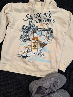Mens Tito’s Vodka XL Seasons Greetings Cream Sweatshirt Christmas Winter Festive